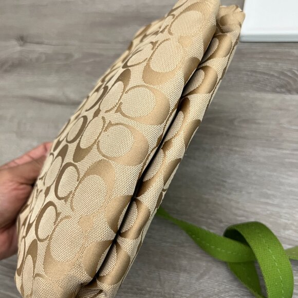 Coach Daisy Signature Swingpack Green Khaki Heart Crossbody Shoulder Bag Purse - Picture 3 of 4